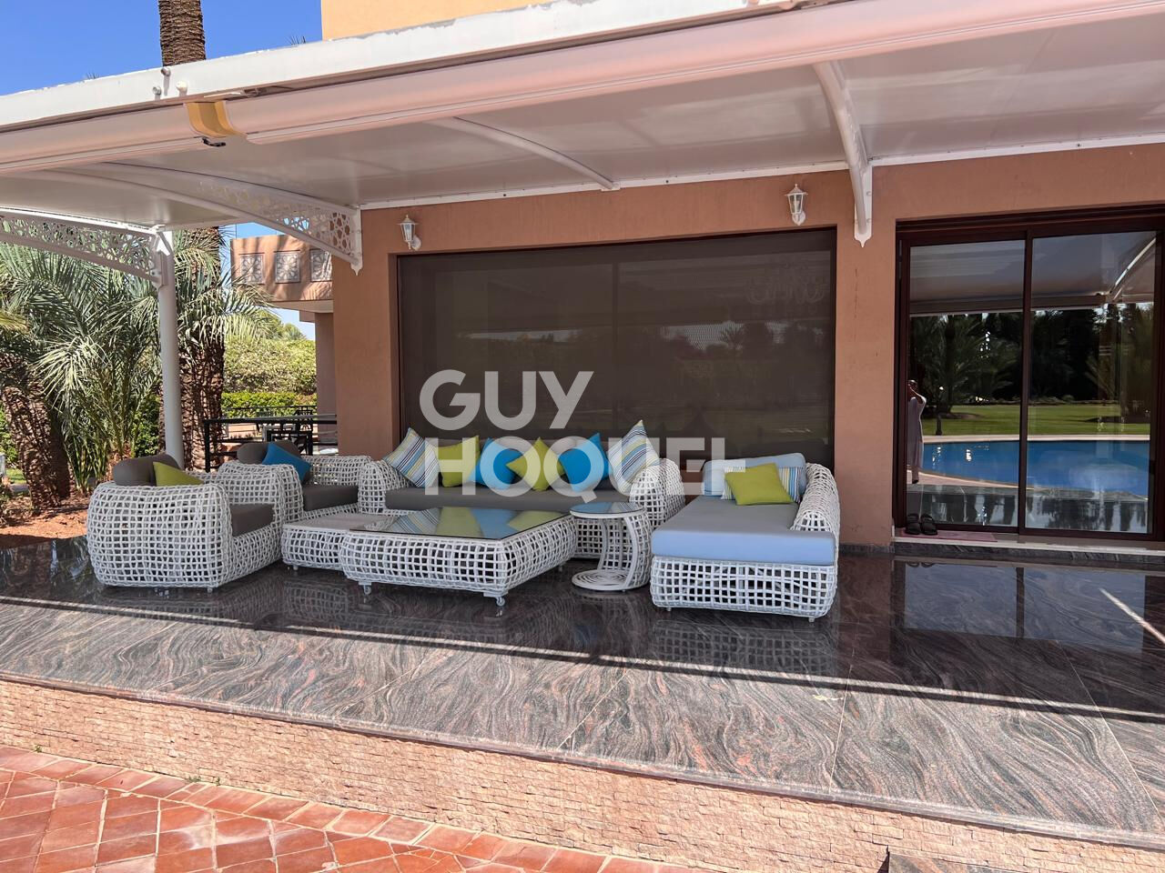 Achat/Vente A vendre Villa sur 1ha de terrain et 1394 m2 habitable PALMERAIE.