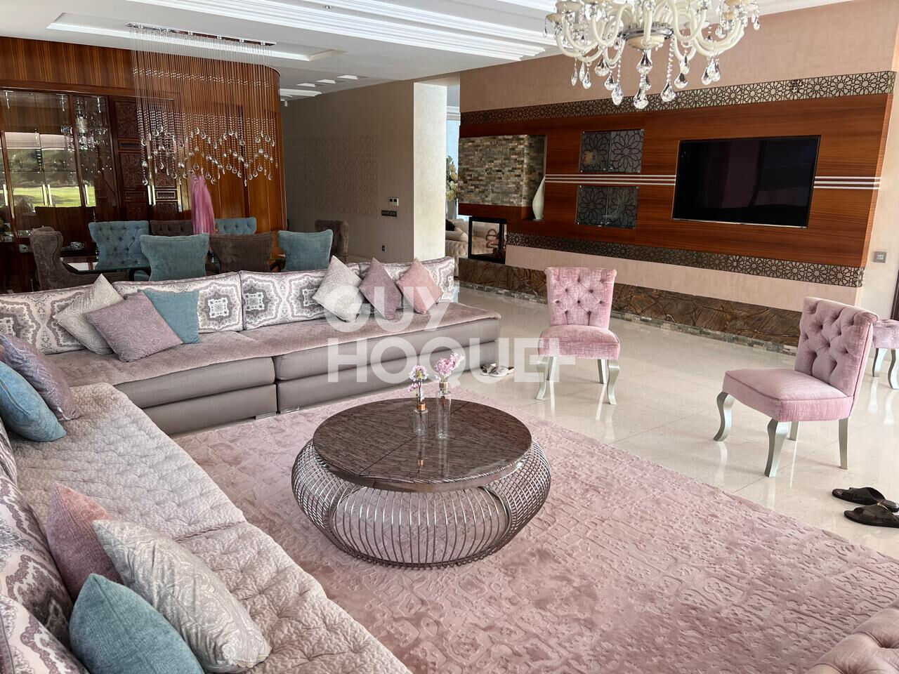 Achat/Vente A vendre Villa sur 1ha de terrain et 1394 m2 habitable PALMERAIE.