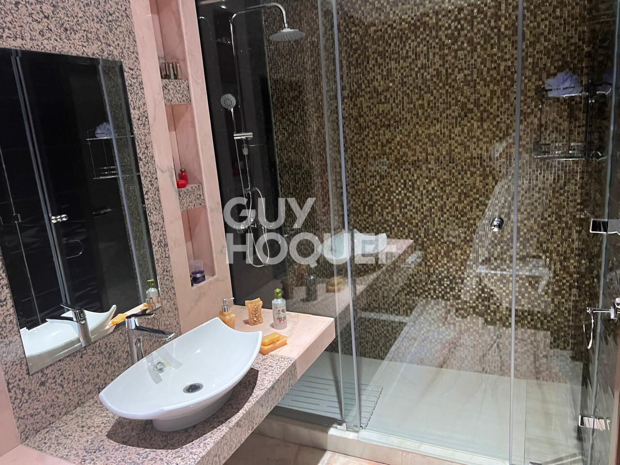 Achat/Vente A vendre Villa sur 1ha de terrain et 1394 m2 habitable PALMERAIE.