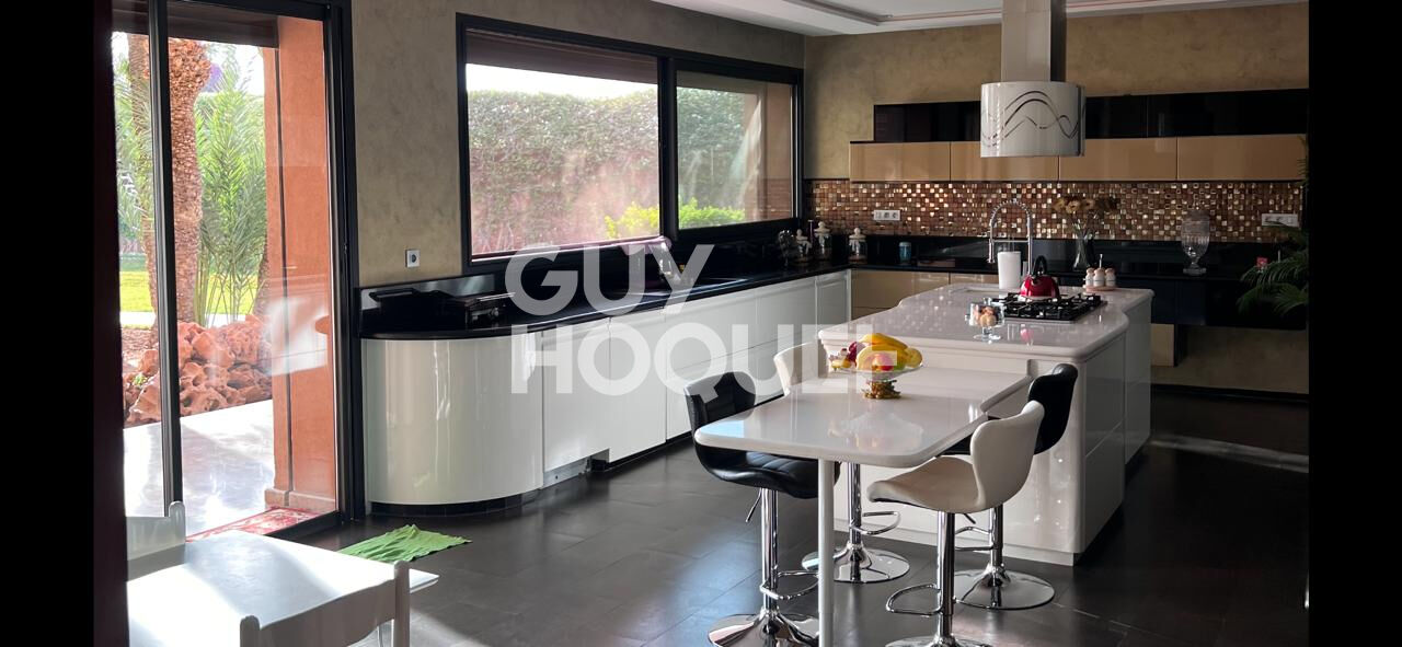 Achat/Vente A vendre Villa sur 1ha de terrain et 1394 m2 habitable PALMERAIE.