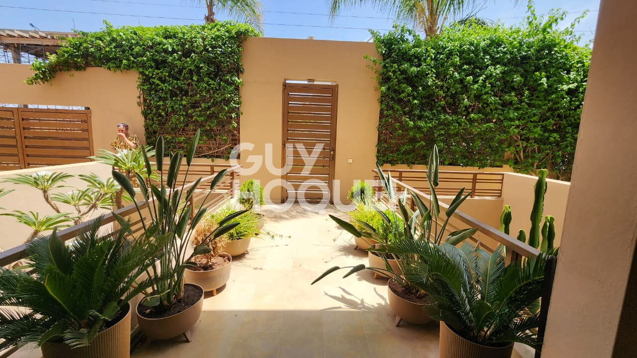 Achat/Vente  TARGA VILLA TYPE 8 AVEC JARDIN ET PISCINE .
