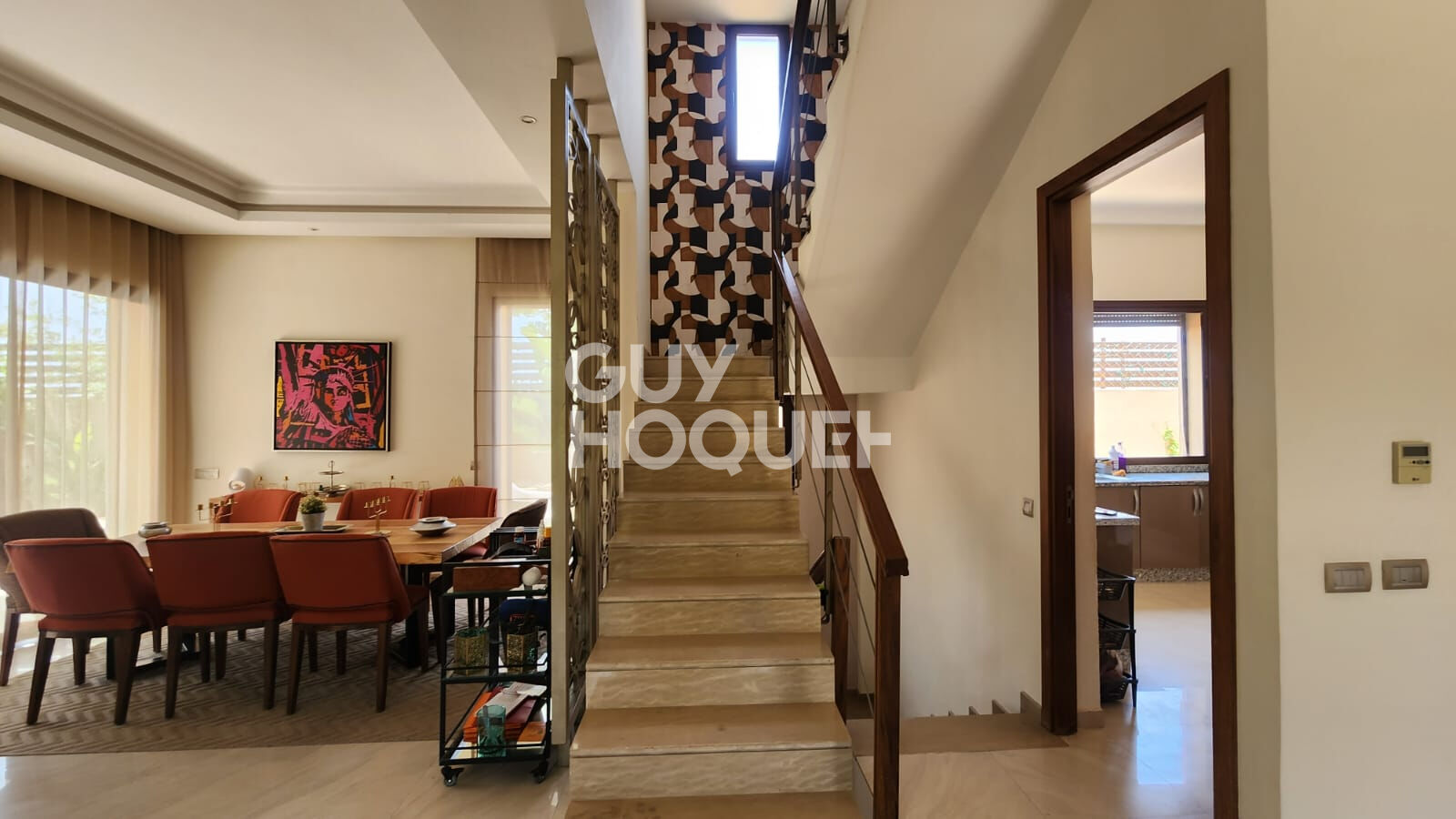 Achat/Vente  TARGA VILLA TYPE 8 AVEC JARDIN ET PISCINE .