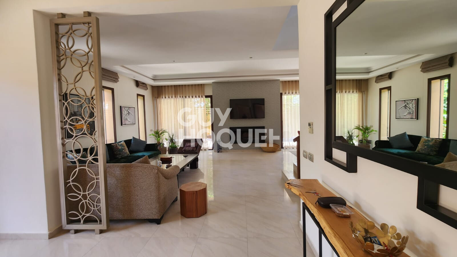 Achat/Vente  TARGA VILLA TYPE 8 AVEC JARDIN ET PISCINE .