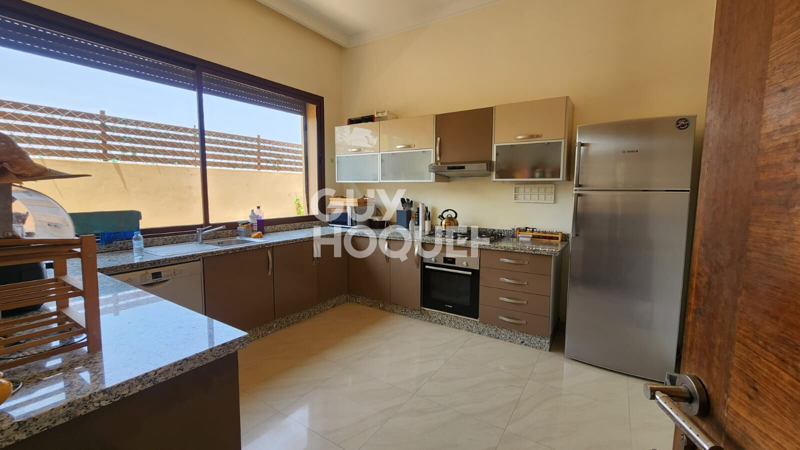 Achat/Vente  TARGA VILLA TYPE 8 AVEC JARDIN ET PISCINE .