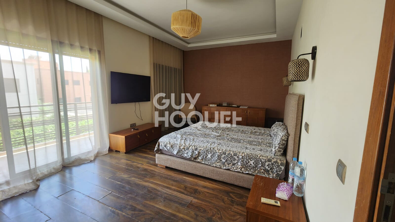 Achat/Vente  TARGA VILLA TYPE 8 AVEC JARDIN ET PISCINE .