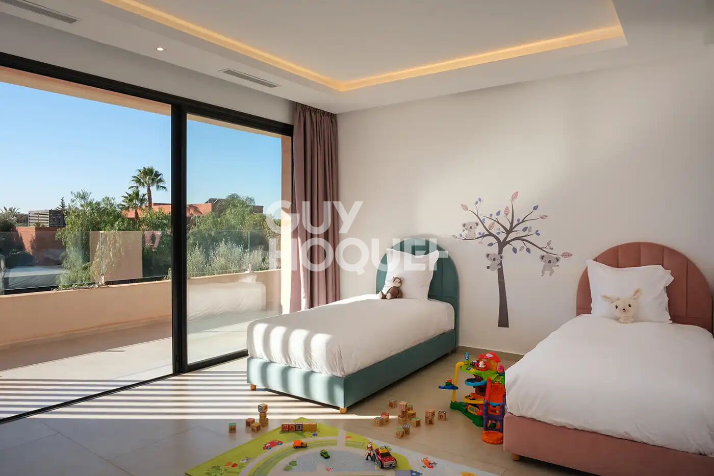 à louer: Villa de charme au Golf Amelkis, 4 chambres , 1200m² et 450m² habitable 