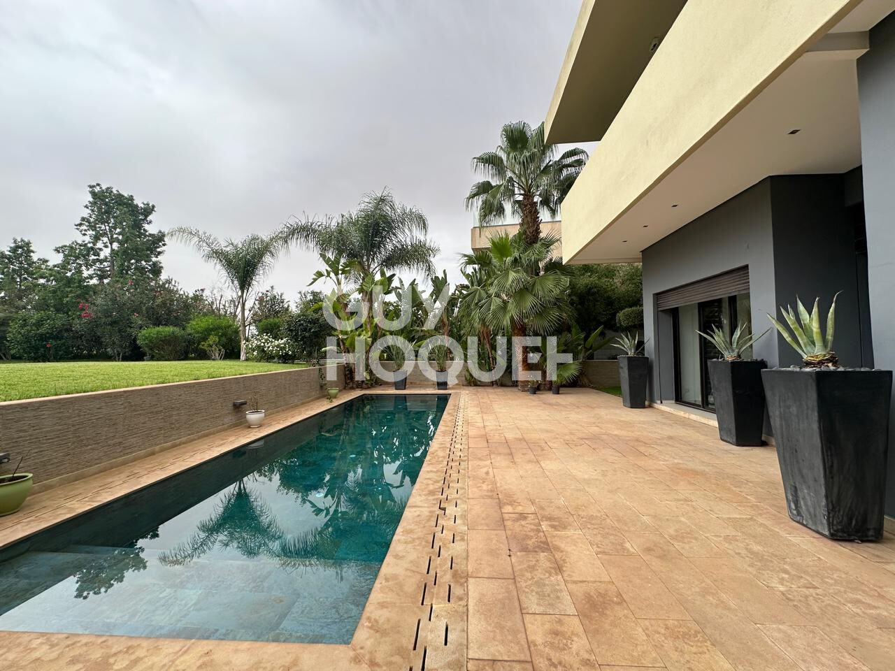 à louer: Maison de 600m² avec piscine à Argane Golf