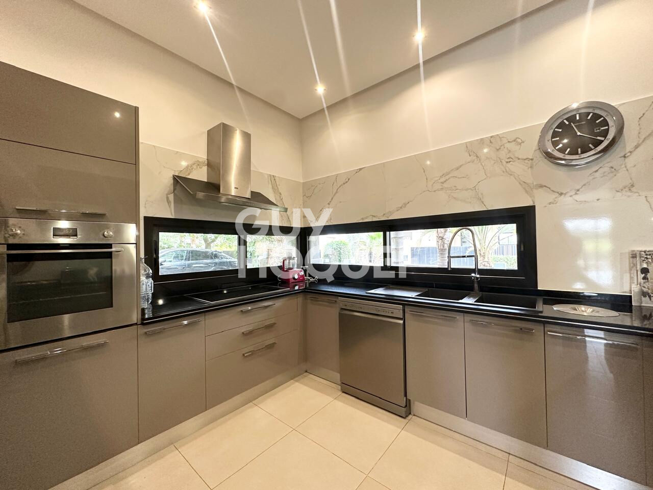 à louer: Maison de 600m² avec piscine à Argane Golf