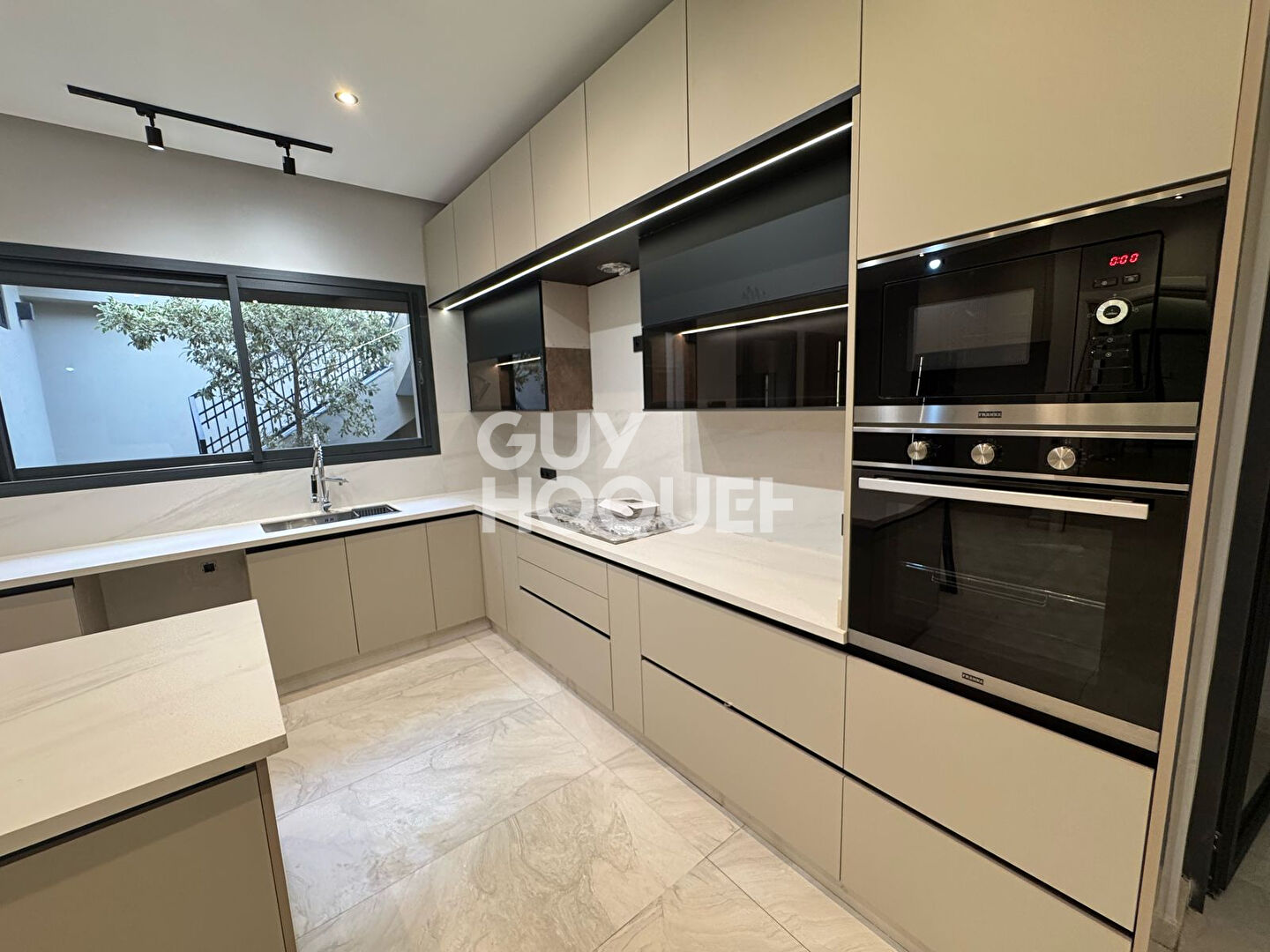 ACHAT/VENTE Villa de Grand Standing à Vendre à Marrakech - Chrifia