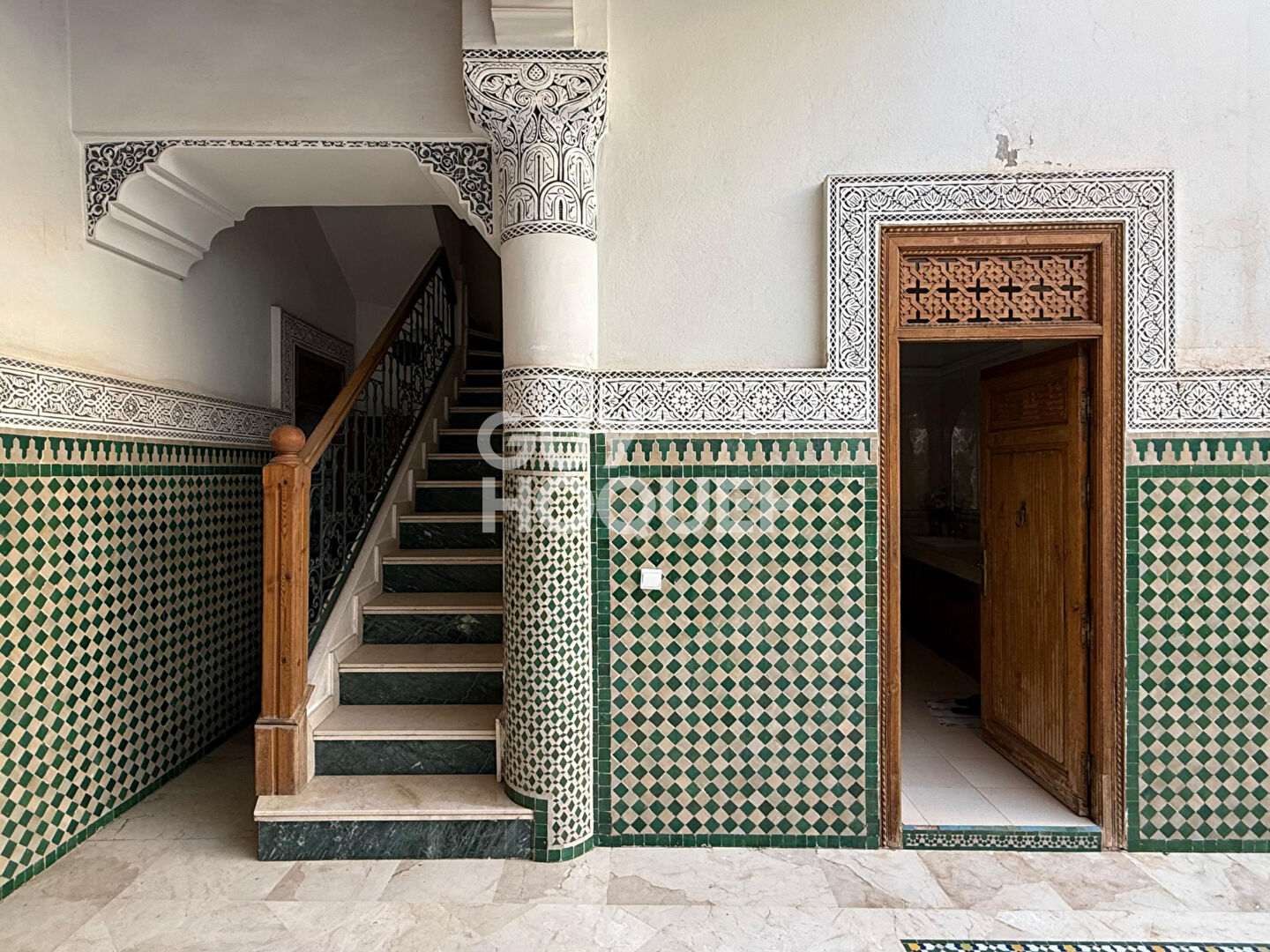 Achat/Vente Riad de 26 pièces 557 m² avec garage privé 2 voitures.