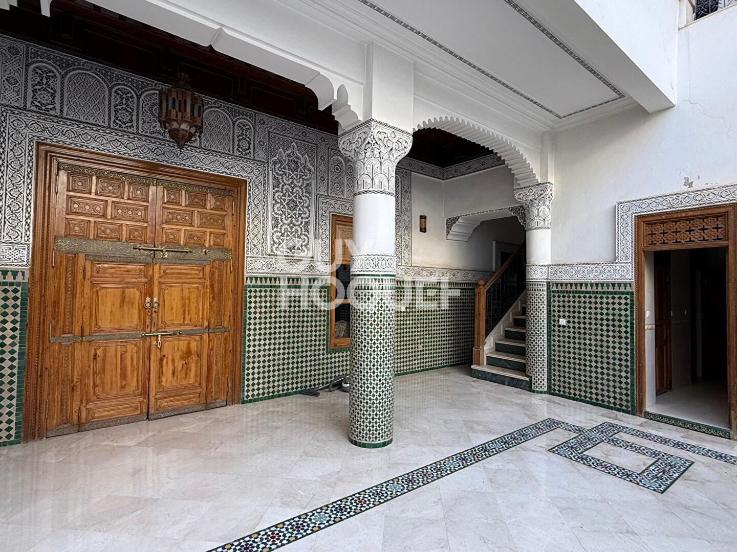 Achat/Vente Riad de 26 pièces 557 m² avec garage privé 2 voitures.