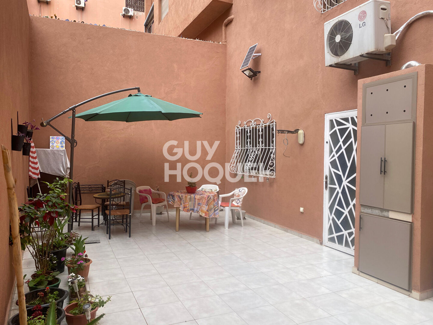 À vendre  Bel appartement de 4 pièces à Semlalia en rez-de-chaussée avec grande terrasse