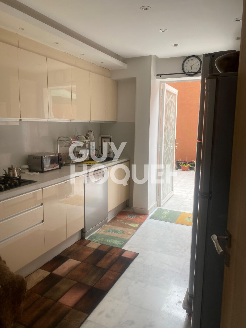 À vendre  Bel appartement de 4 pièces à Semlalia en rez-de-chaussée avec grande terrasse