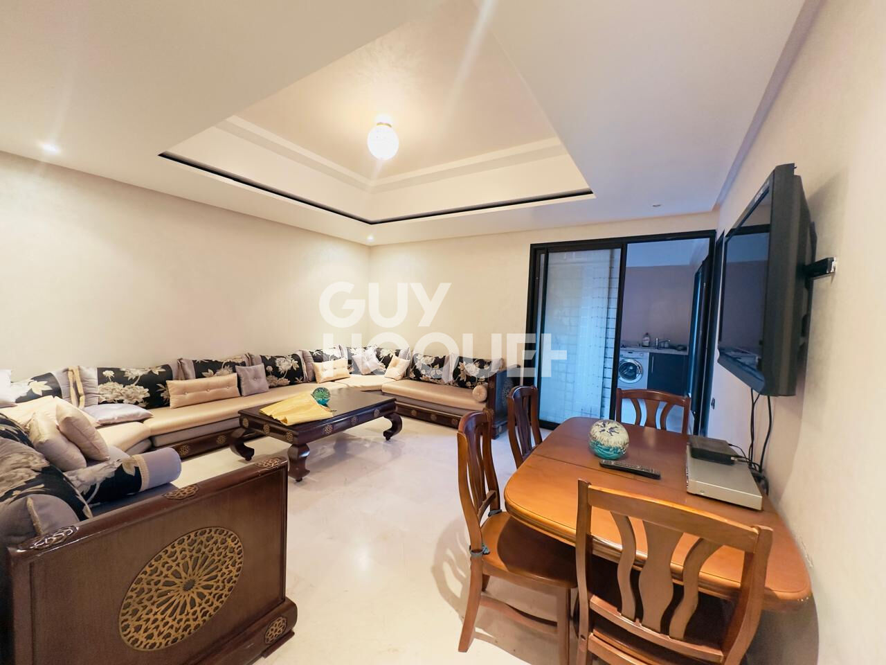 à louer: appartement 2 chambres à 2 min de carré eden 