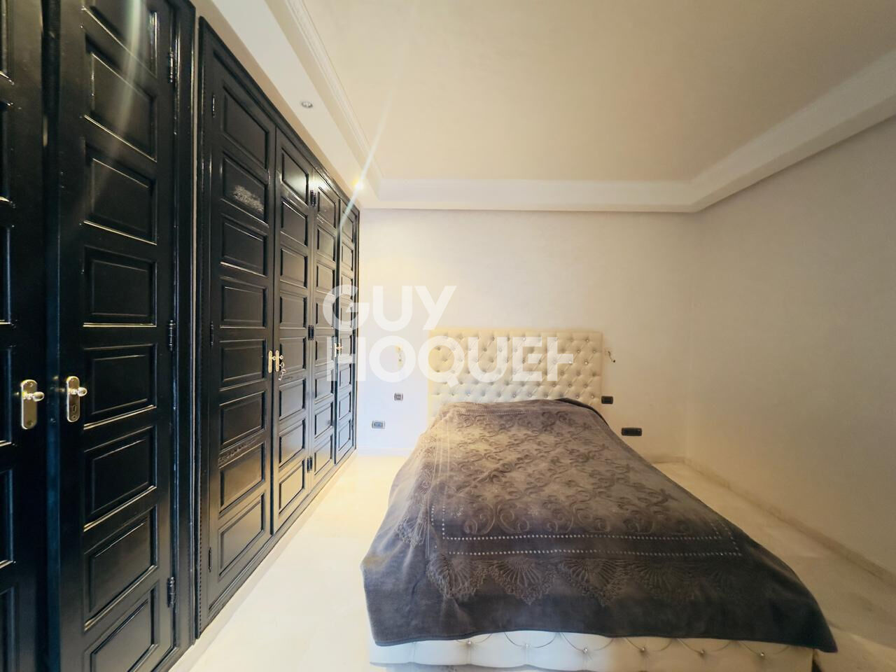 à louer: appartement 2 chambres à 2 min de carré eden 