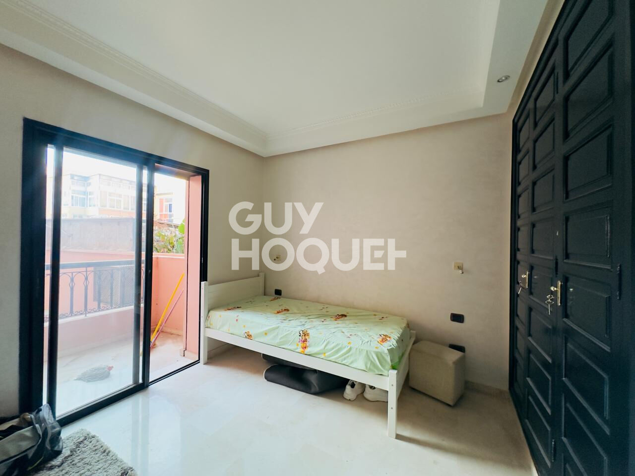 à louer: appartement 2 chambres à 2 min de carré eden 