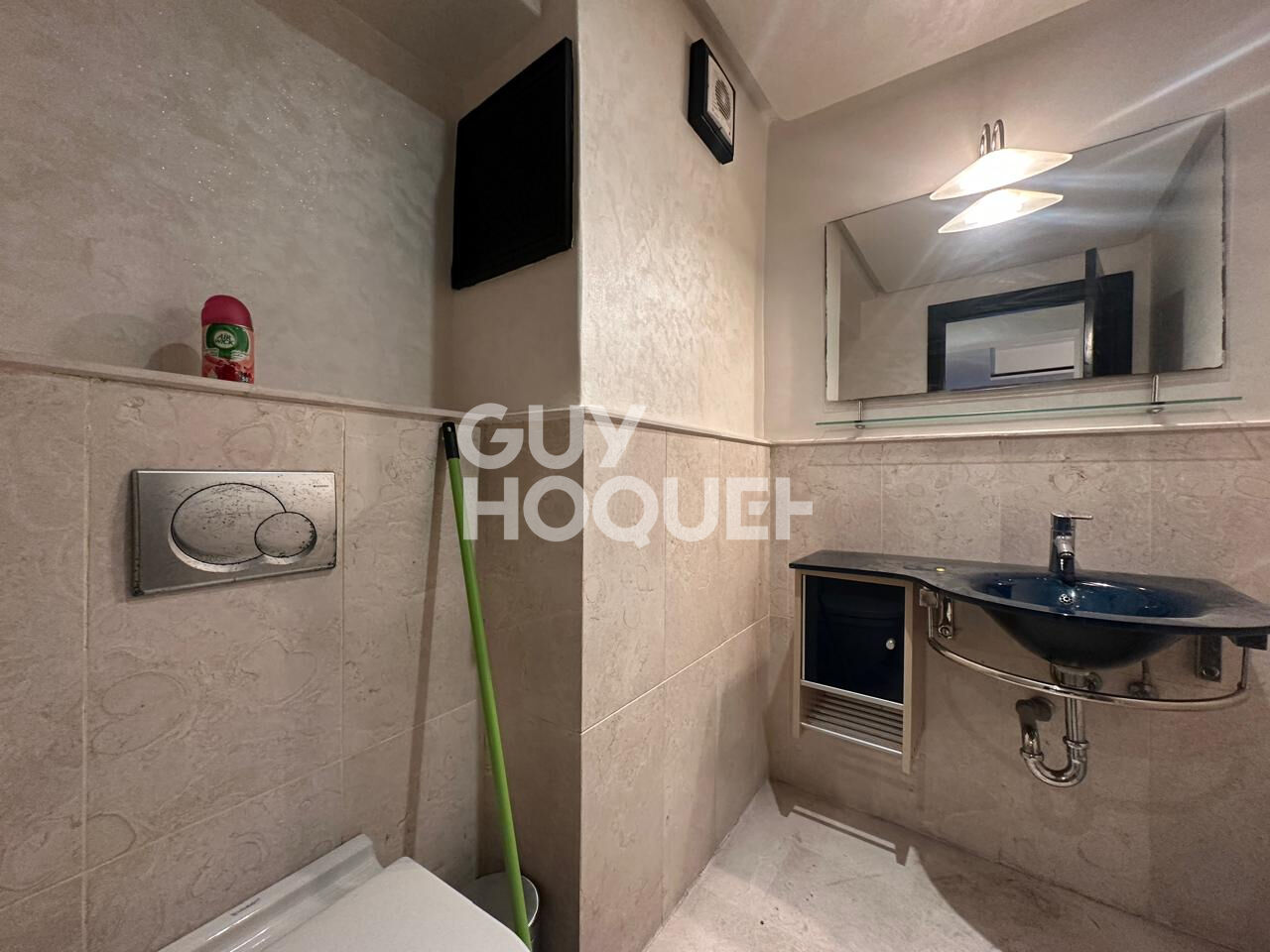 à louer: appartement 2 chambres à 2 min de carré eden 