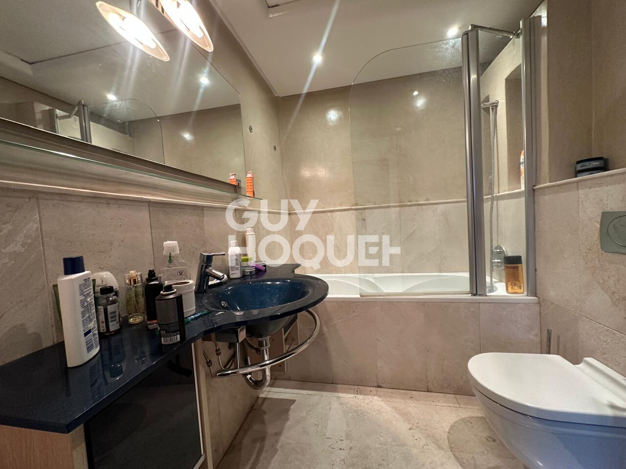 à louer: appartement 2 chambres à 2 min de carré eden 