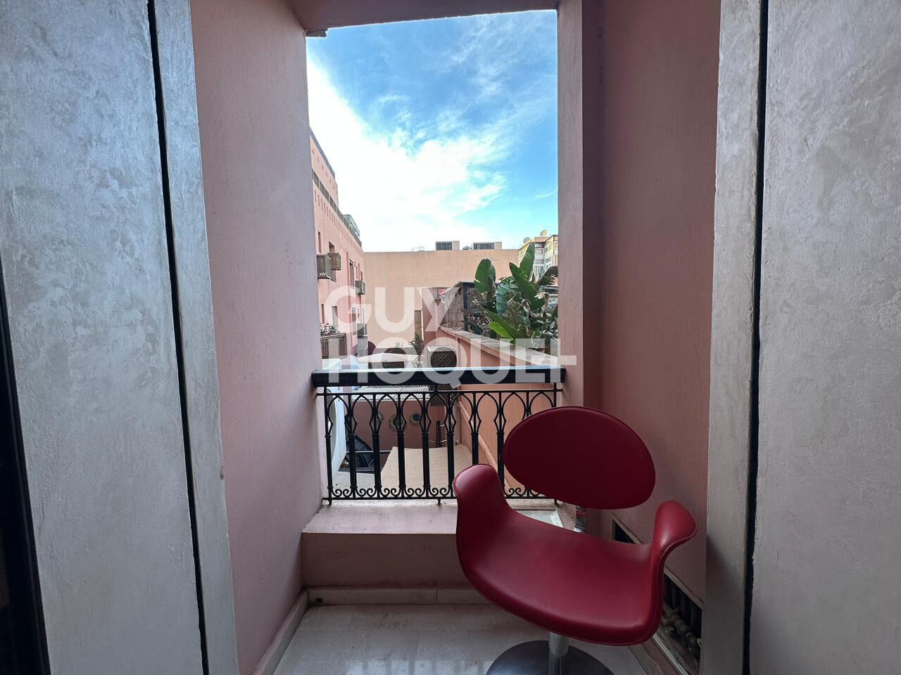 à louer: appartement 2 chambres à 2 min de carré eden 