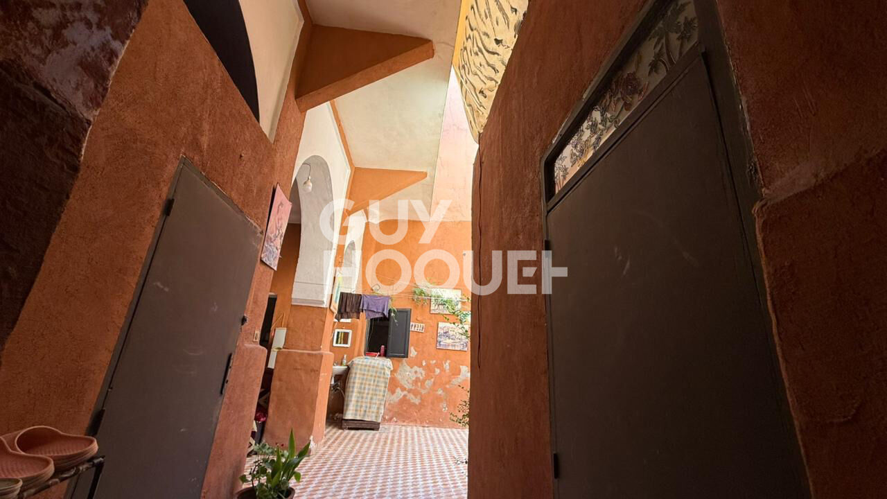 Maison à rénover, idéalement située.