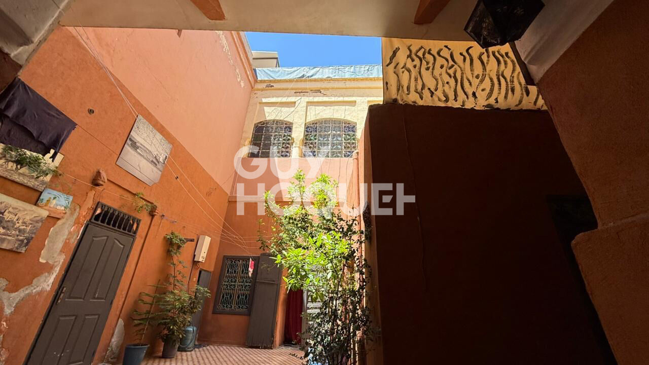 Maison à rénover, idéalement située.