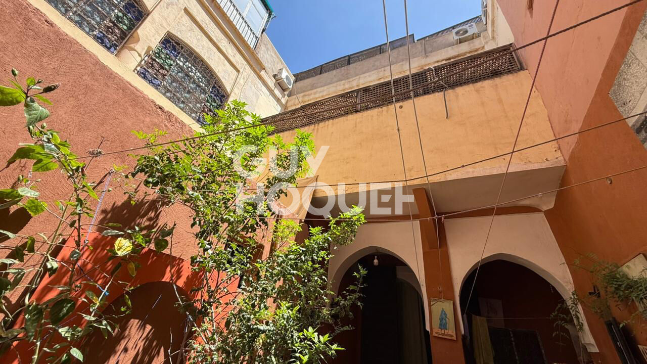 Maison à rénover, idéalement située.