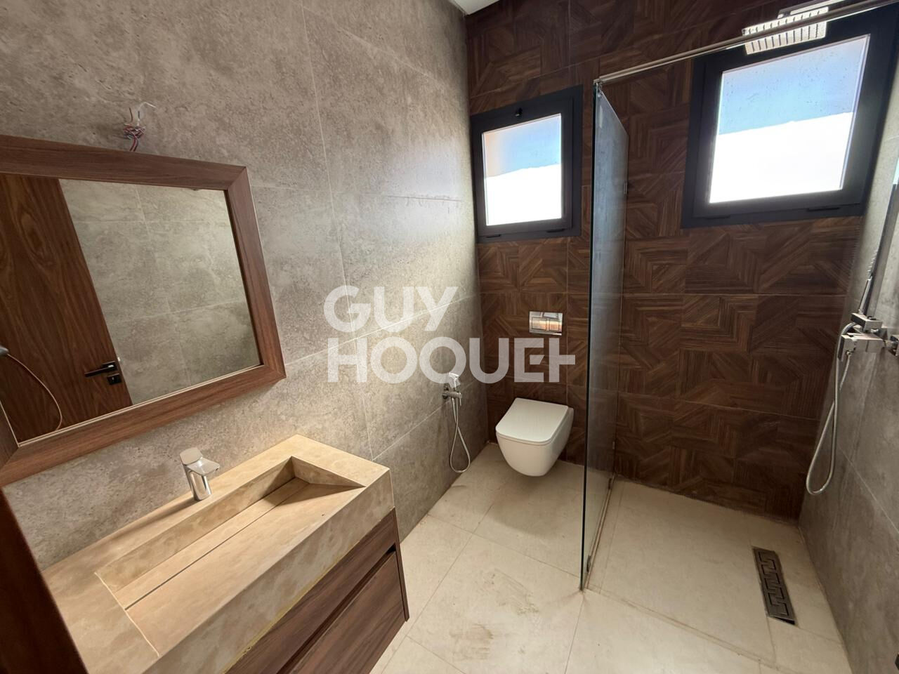 À vendre : villa de 400 m² composée de 6 chambres, située sur la Route de l'Ourika