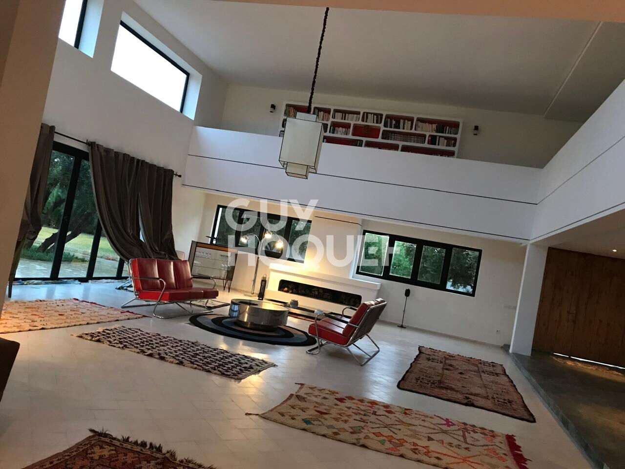 à louer maison plain pied 520m² sur la route de fes