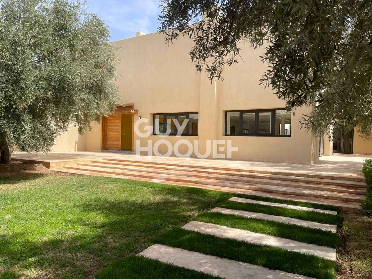 à louer maison plain pied 520m² sur la route de fes