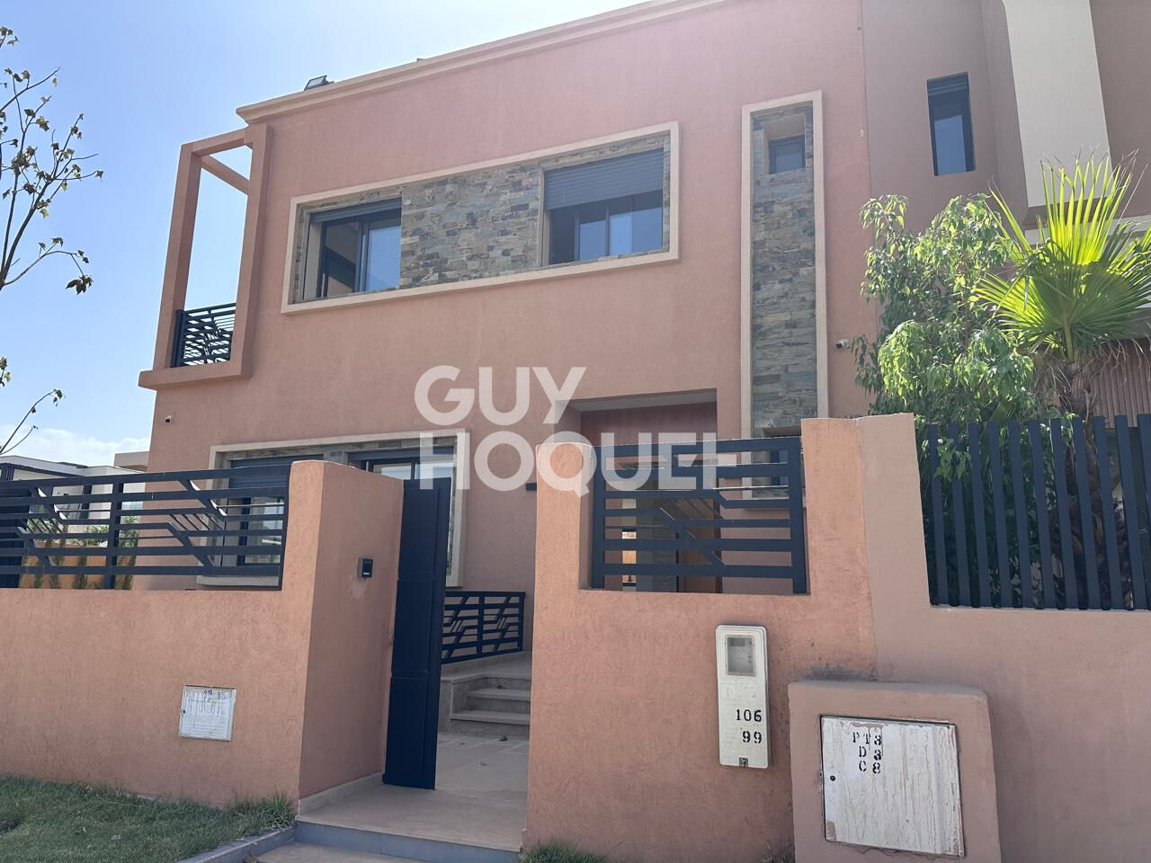 Achat/Vente Villa neuve à vendre à Marrakech - Route de l'Ourika, 6 chambres, piscine, garage double