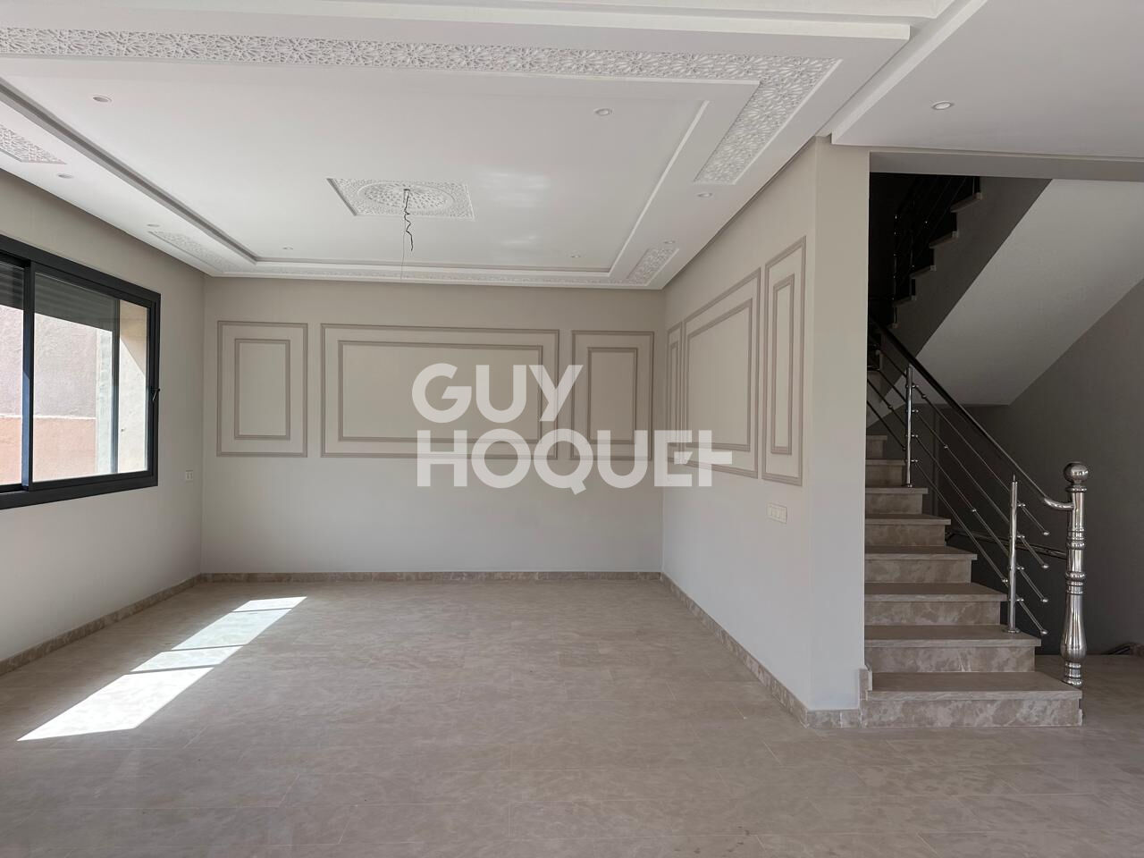 Achat/Vente Villa neuve à vendre à Marrakech - Route de l'Ourika, 6 chambres, piscine, garage double