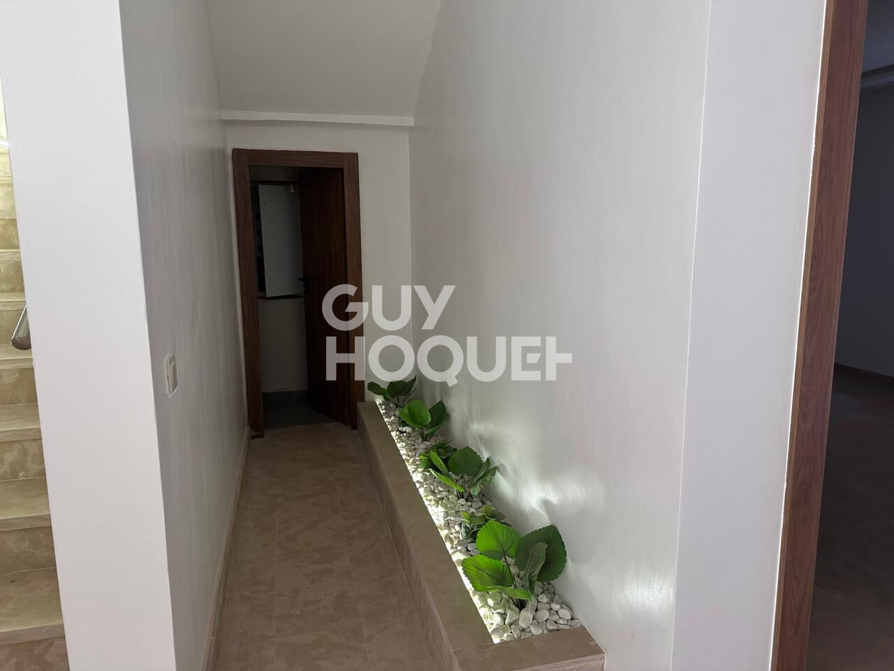 Achat/Vente Villa neuve à vendre à Marrakech - Route de l'Ourika, 6 chambres, piscine, garage double