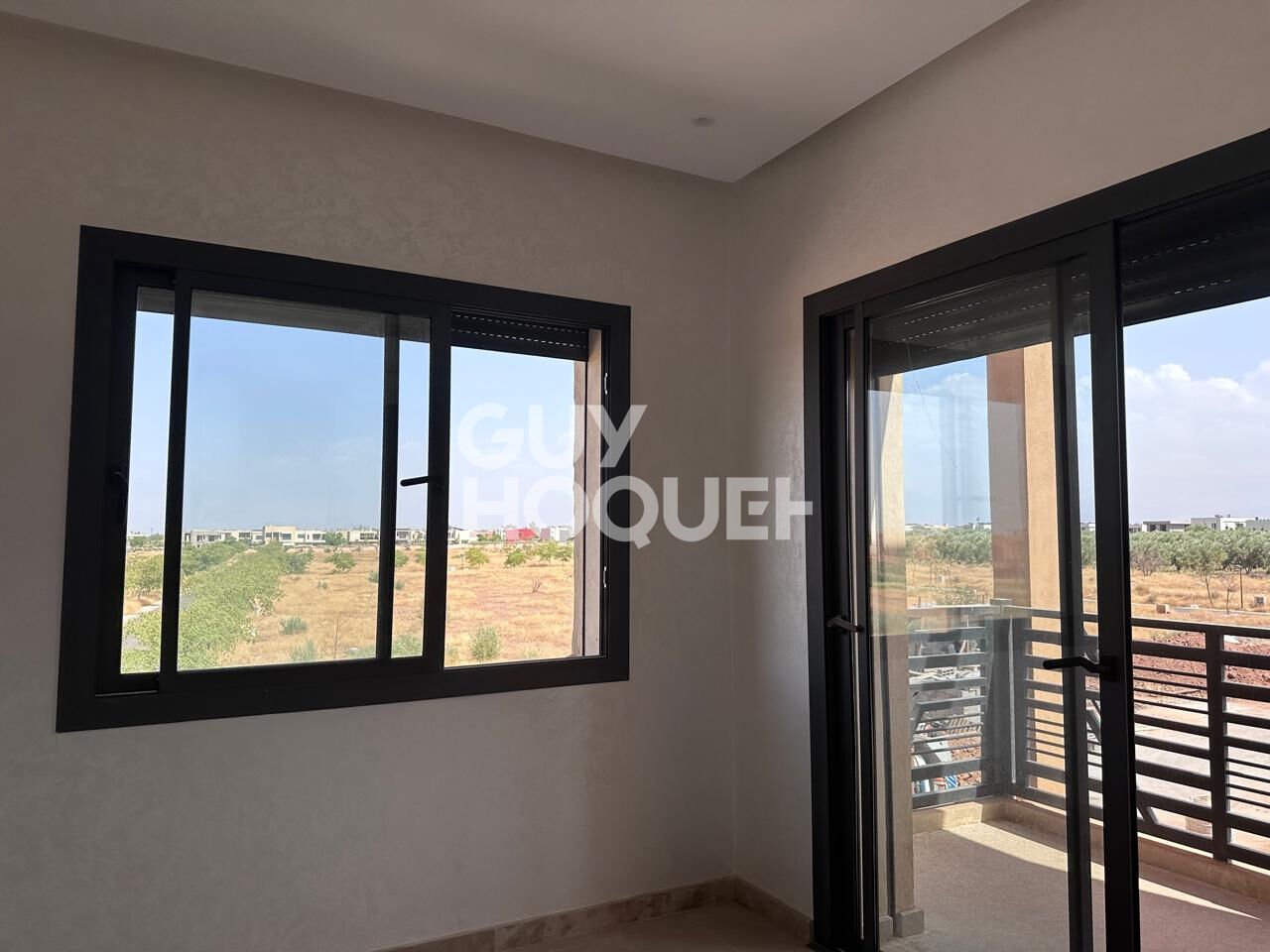 Achat/Vente Villa neuve à vendre à Marrakech - Route de l'Ourika, 6 chambres, piscine, garage double