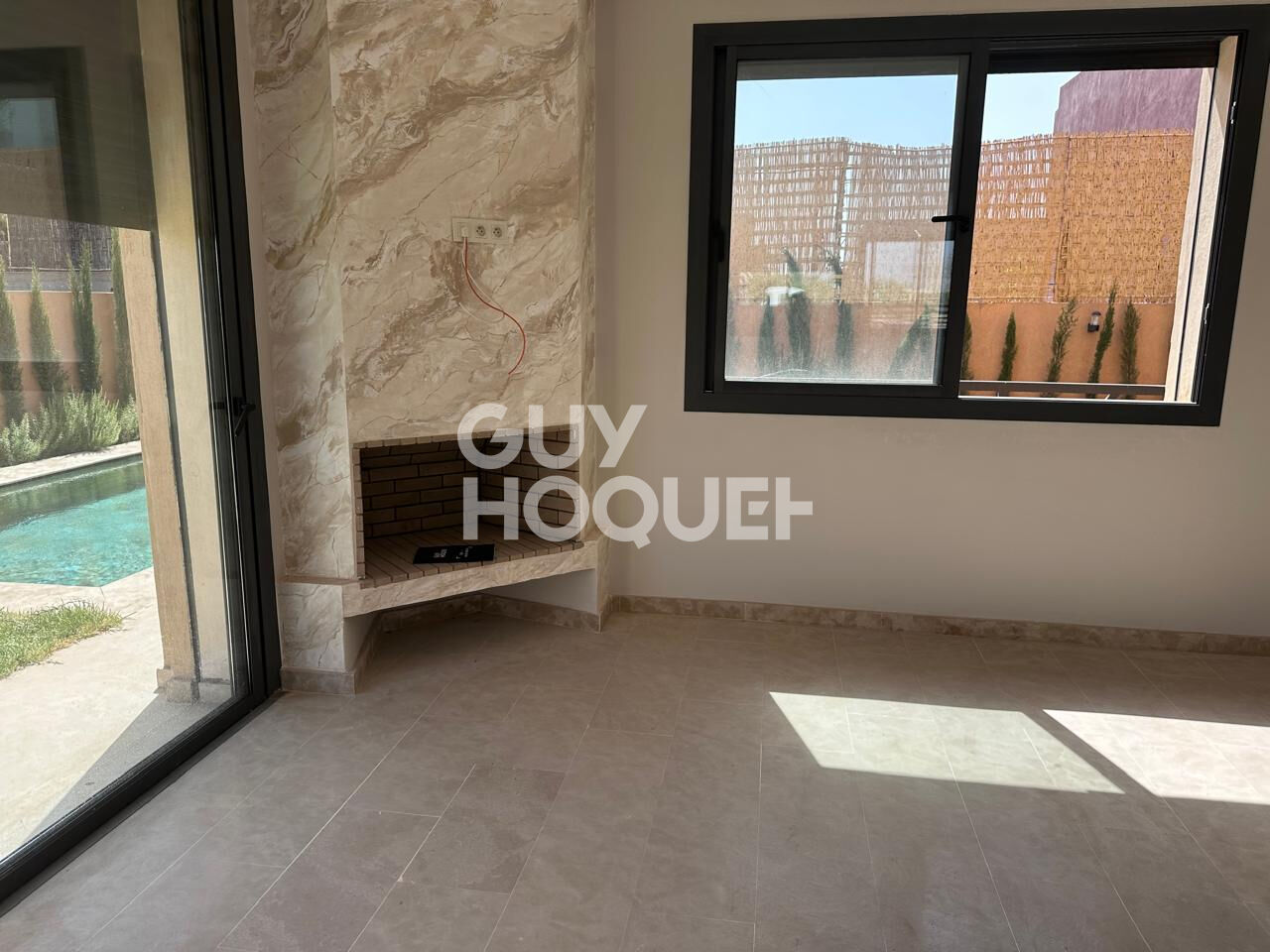 Achat/Vente Villa neuve à vendre à Marrakech - Route de l'Ourika, 6 chambres, piscine, garage double