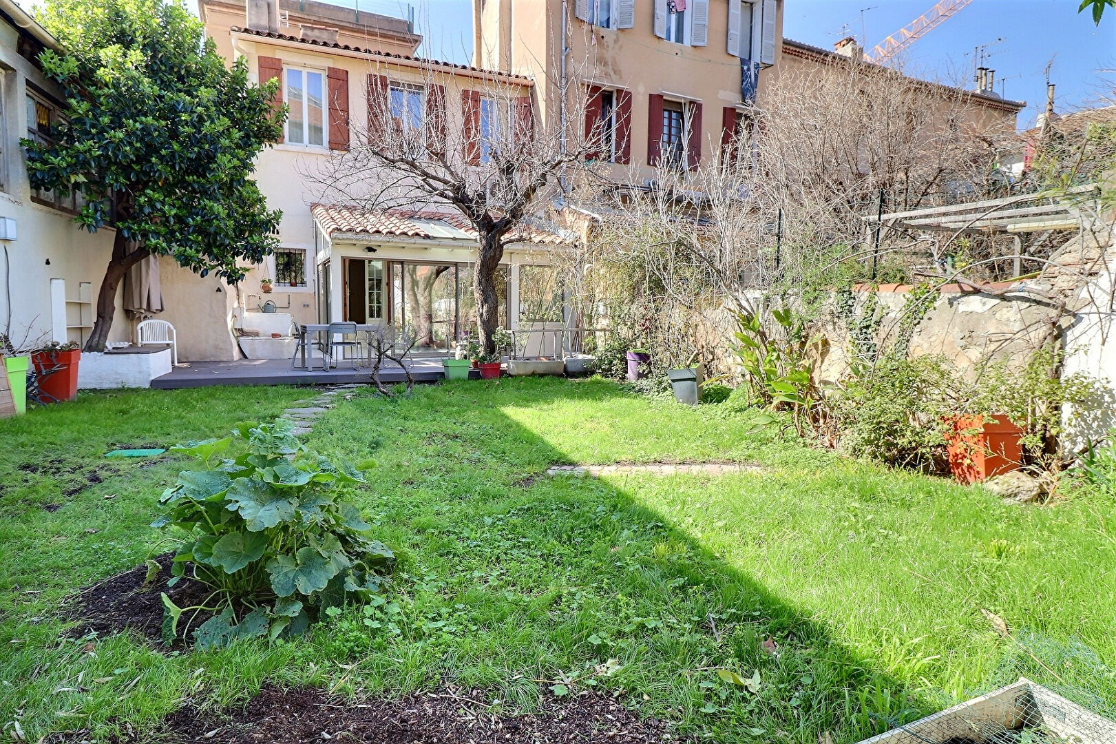 Maison à louer avec jardin 13015