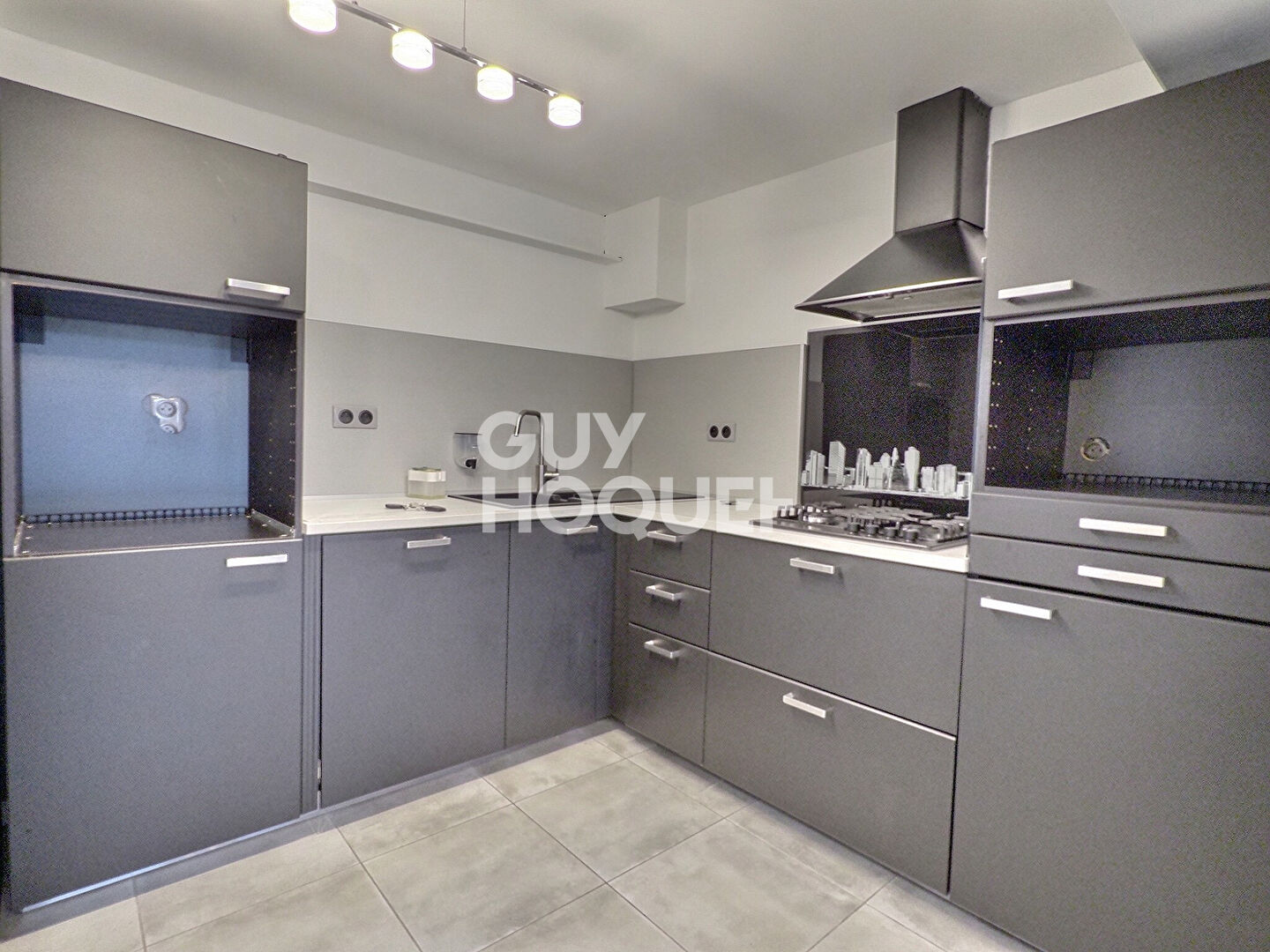 À louer - T3 avec mezzanine dans un mas provençal à Fuveau avec piscine