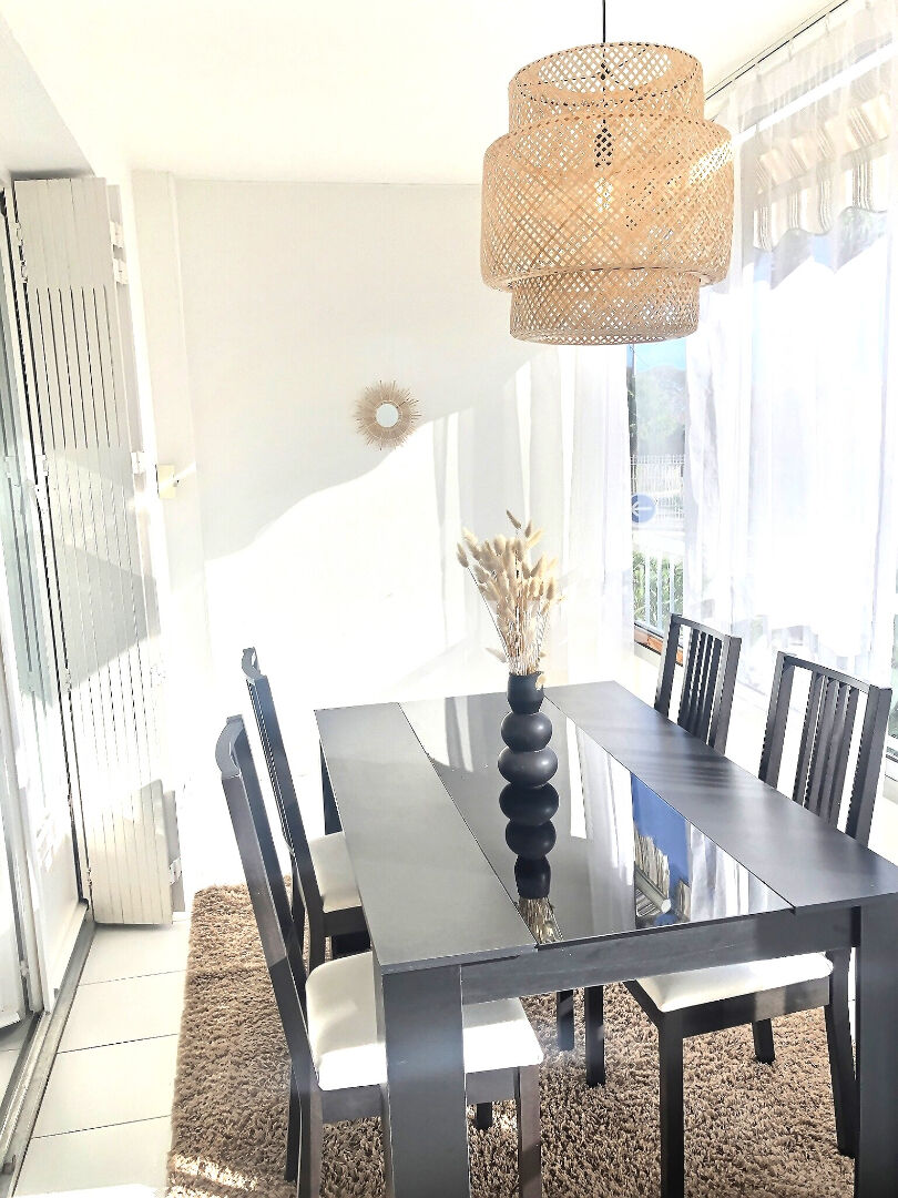 A VENDRE Appartement  2 pièces de  40 m2  AVEC UNE PLACE DE PARKING  BANDOL 83150