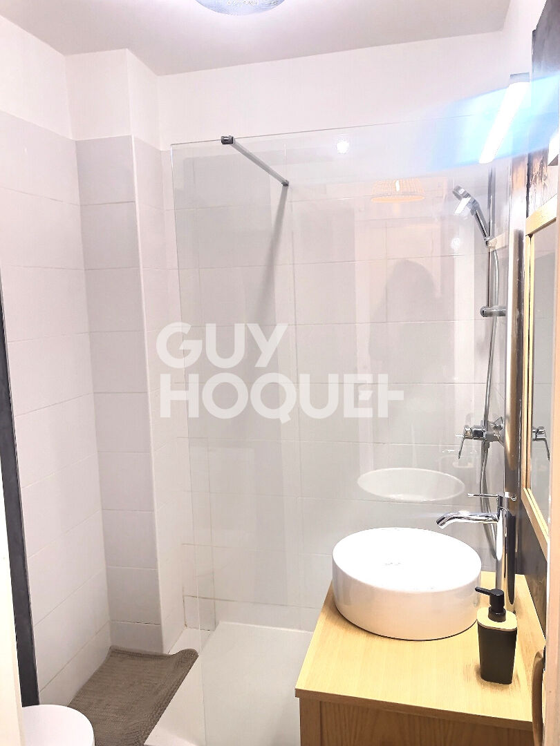 A VENDRE Appartement  2 pièces de  40 m2  AVEC UNE PLACE DE PARKING  BANDOL 83150