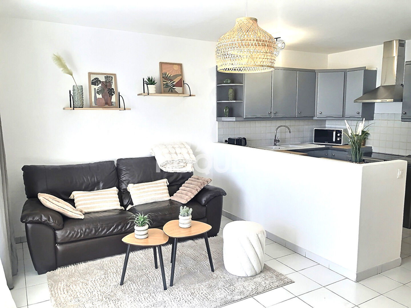 A VENDRE Appartement  2 pièces de  40 m2  AVEC UNE PLACE DE PARKING  BANDOL 83150