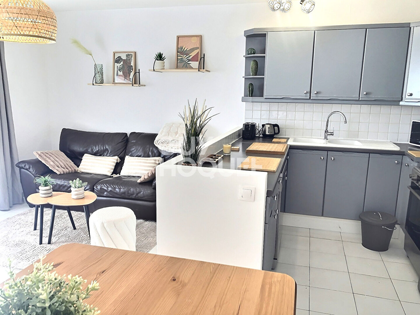 A VENDRE Appartement  2 pièces de  40 m2  AVEC UNE PLACE DE PARKING  BANDOL 83150