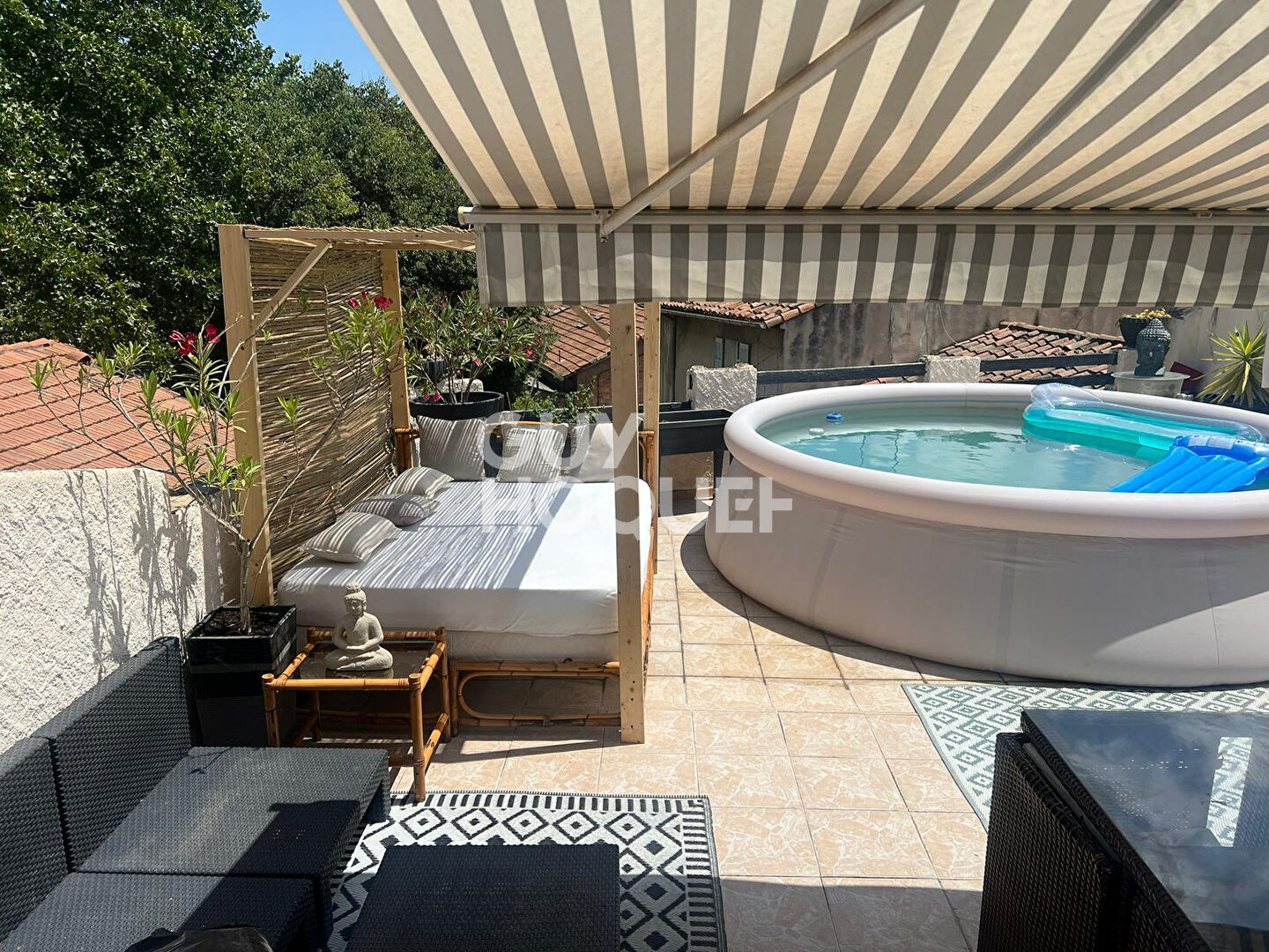 Immeuble 222 m2 avec multiples espaces habitables et terrasse