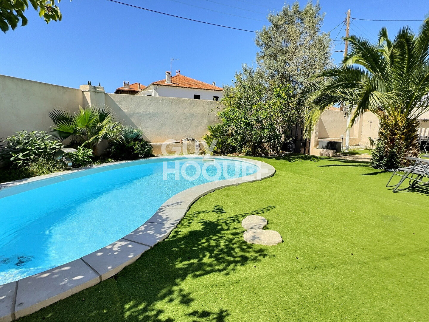 Spacieuse maison avec piscine