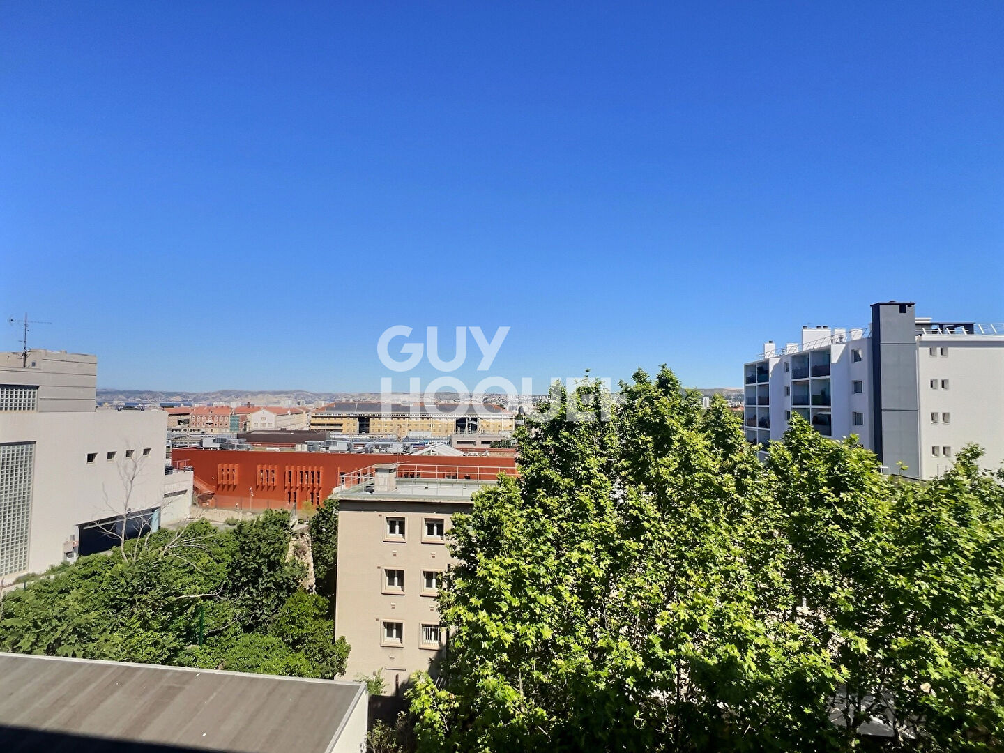 Marseille 1er T3 avec balcon et box fermé à 8 min de la gare Saint-Charles.