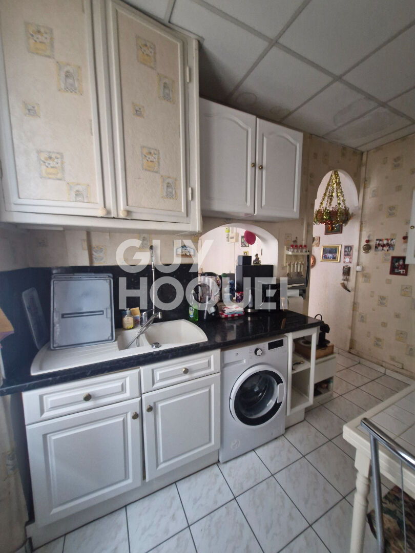 Studio avec annexes au dernier étage ? Faibles charges ? Marseille 13016