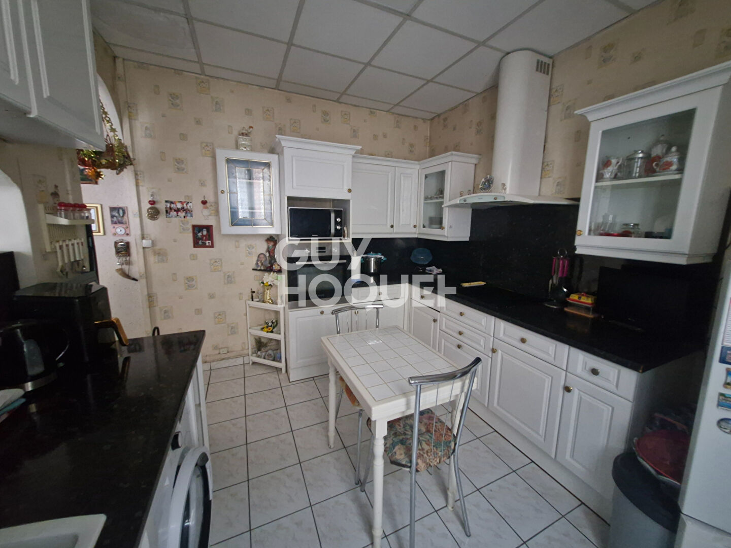 Studio avec annexes au dernier étage ? Faibles charges ? Marseille 13016