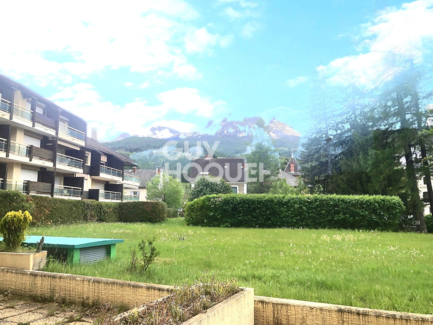A VENDRE Appartement  3 pièce(s) AVEC TERRASSE EN RDJ AVEC UN GARAGE EN SOUS SOL ET UNE CAVE A BARCELONNETTE 04400