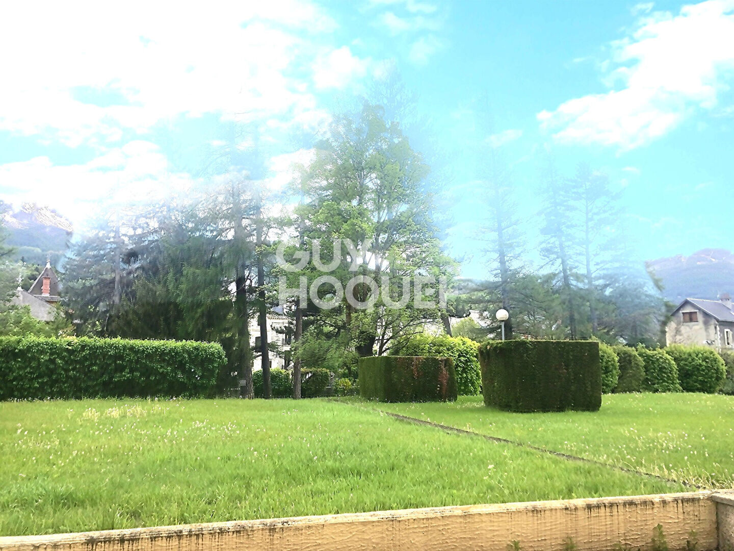 A VENDRE Appartement  3 pièce(s) AVEC TERRASSE EN RDJ AVEC UN GARAGE EN SOUS SOL ET UNE CAVE A BARCELONNETTE 04400