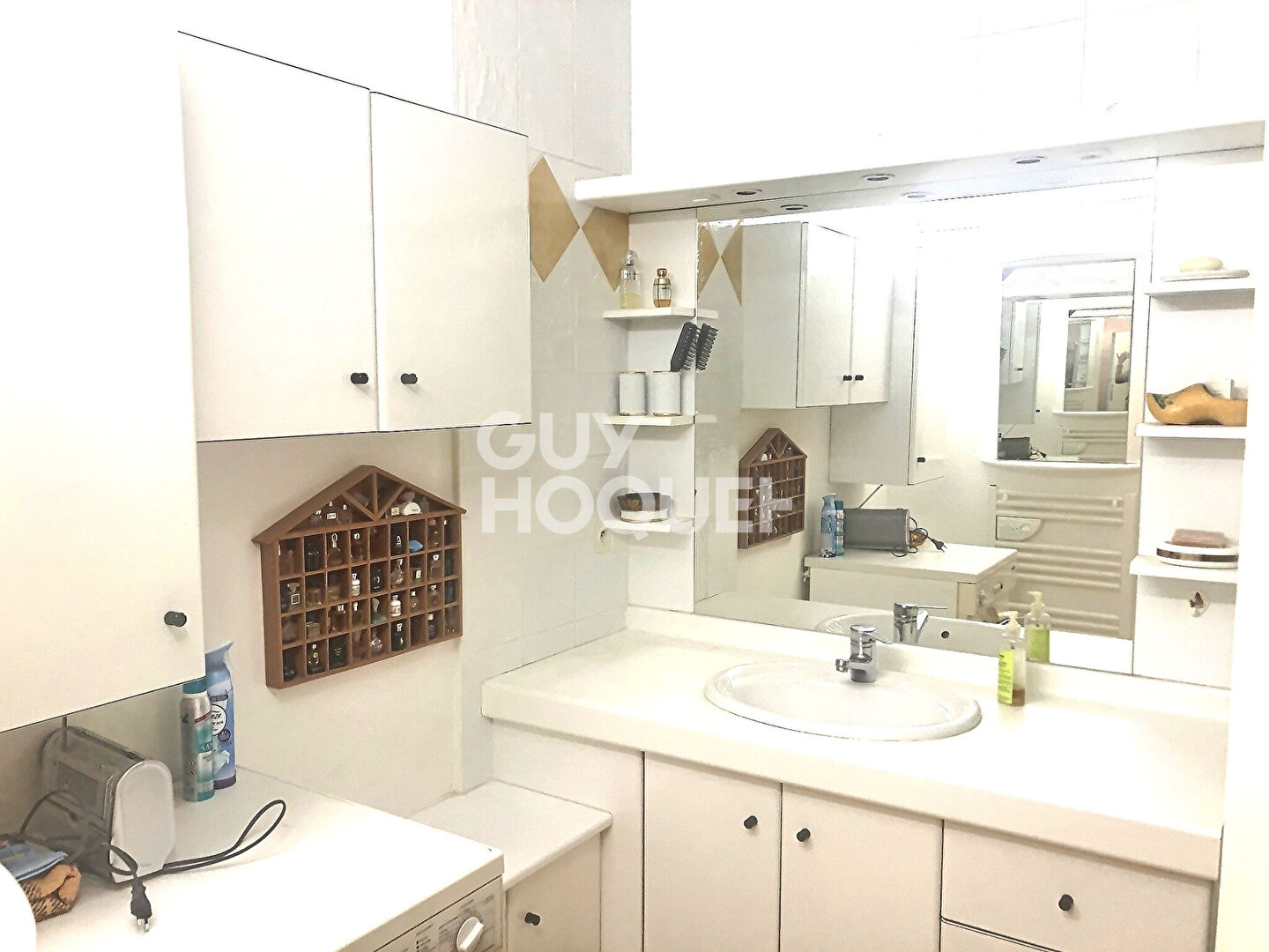 A VENDRE Appartement  3 pièce(s) AVEC TERRASSE EN RDJ AVEC UN GARAGE EN SOUS SOL ET UNE CAVE A BARCELONNETTE 04400