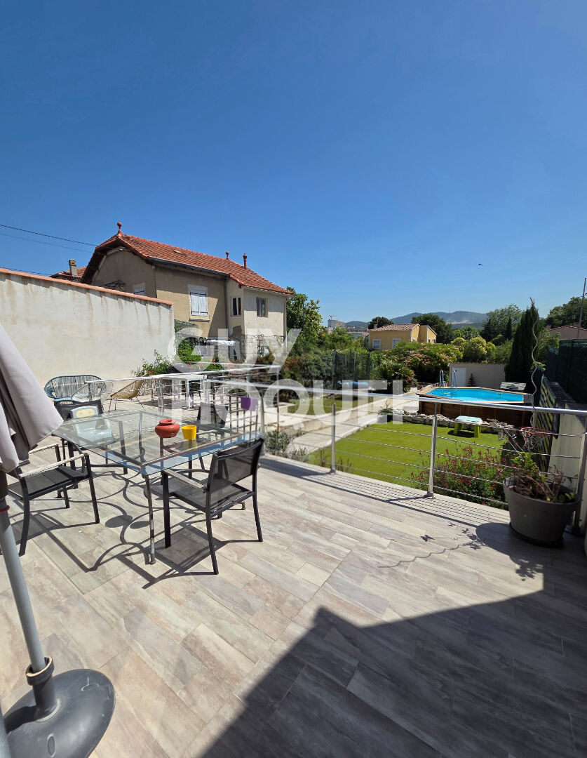 Marseille/Verduron ? Bas de villa T3 avec jardin, terrasse, piscine et garage