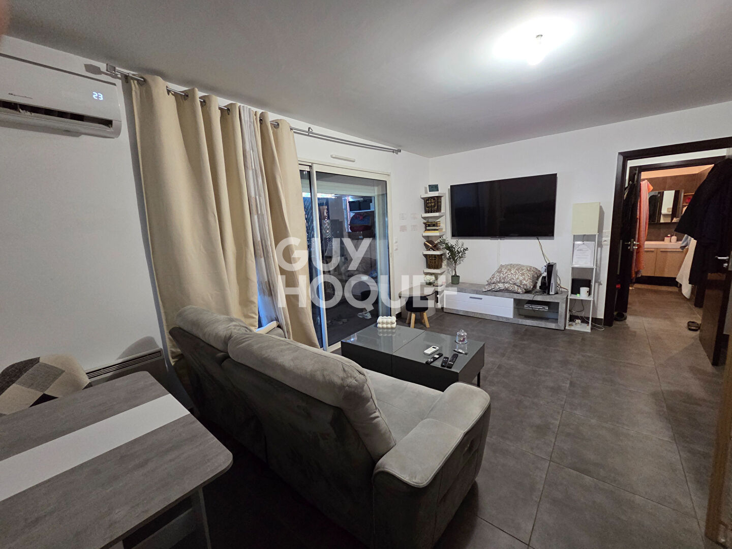 Appartement Marseille T1 de 34 m² avec terrasse de 8 m², ascenseur et climatisation.